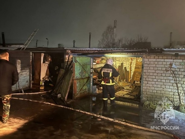 В Кохме огнеборцы ликвидировали пожар в гаражном кооперативе