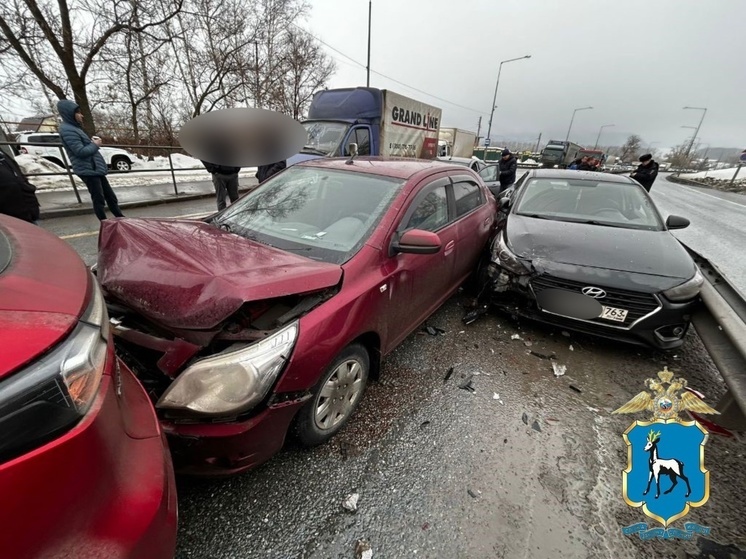 2 человека пострадали в ДТП с 5 авто в Красноглинском районе Самары 28 января