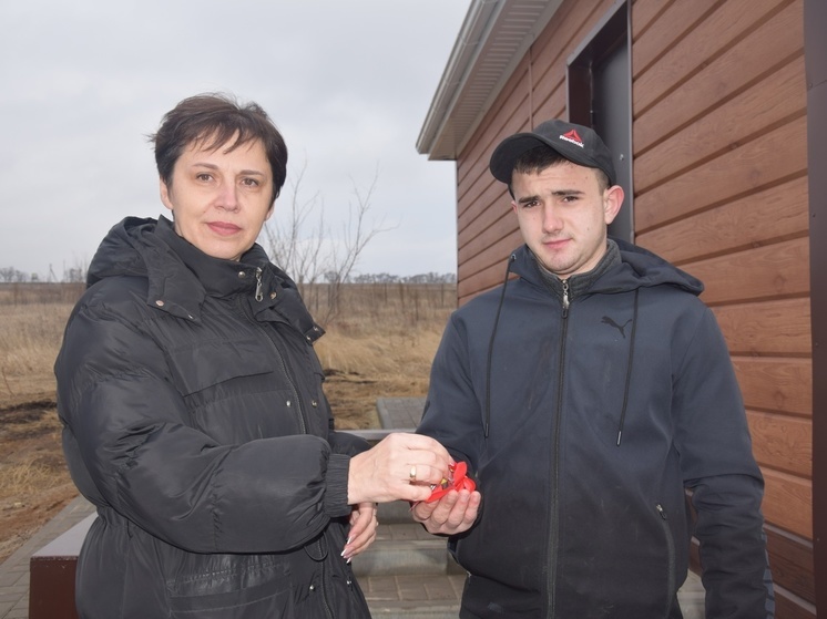 Вейделевцу вручили ключи от первого собственного жилья