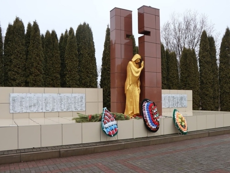 В Гусек-Погореловке почтили память погибших в 1943 году солдат и мирных жителей