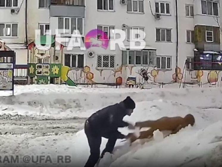 Пьяный мужчина утащил скульптуру ребенка из композиции в Уфе