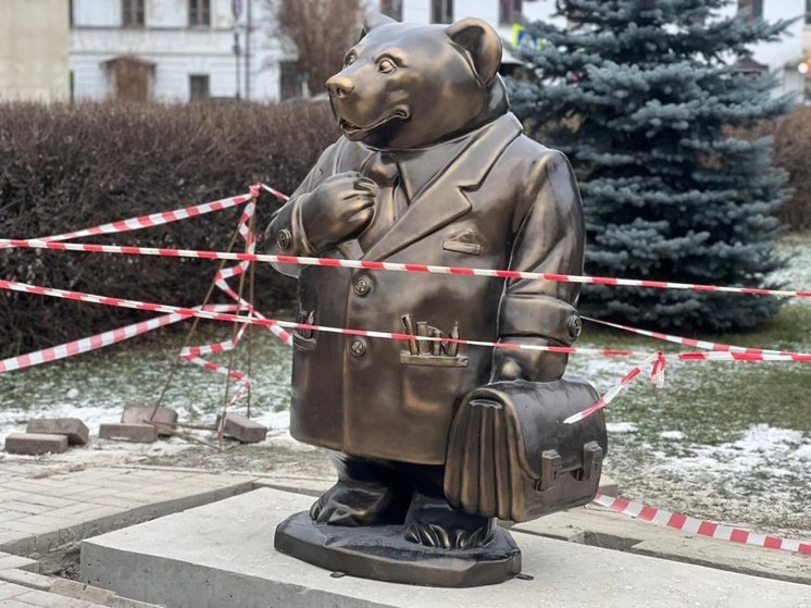 В Ярославле медведь-чиновник отбыл на ремонт