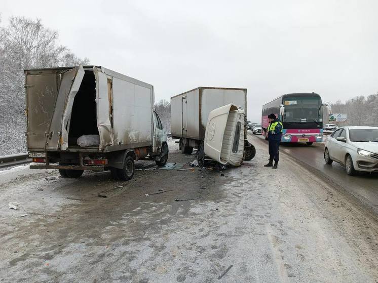 В Белоярском районе произошло ДТП с участием трех автомобилей и одного пешехода