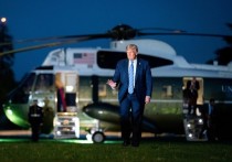 Президент США Дональд Трамп, комментируя в соцсети Truthsocial инцидент со столкновением пассажирского самолета и военного вертолета над аэропортом Вашингтона, жестко раскритиковал действия военных