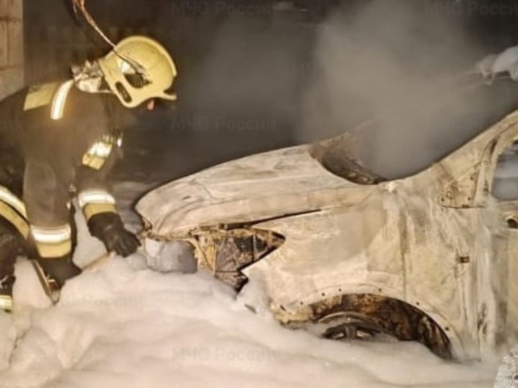 Под Боровском загорелся автомобиль