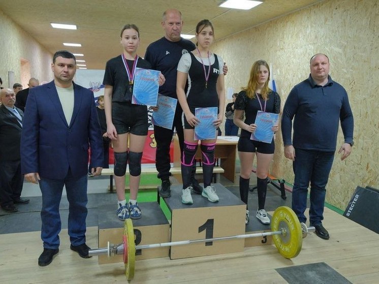 В ДНР стартовали соревнования по тяжёлой атлетике