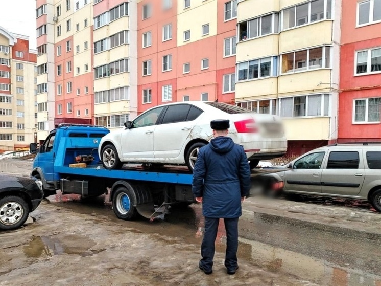 За долги по налогам и кредитам у жителя Чебоксар приставы арестовали автомобиль