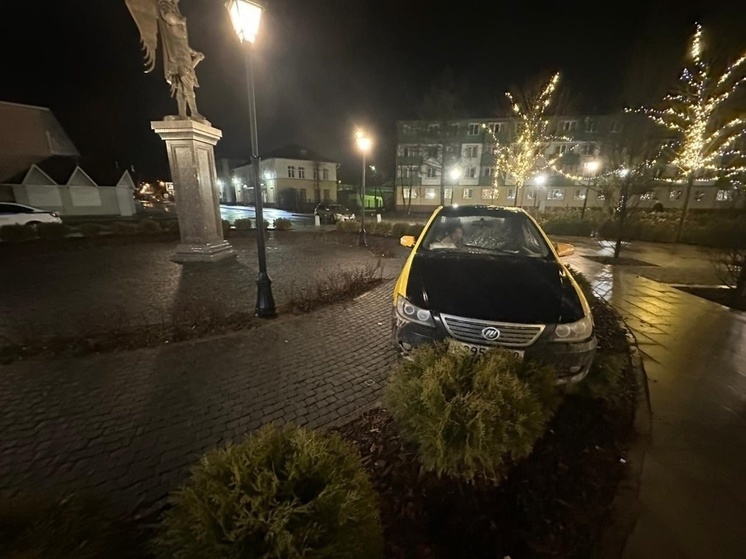 Пьяный водитель в Печорах чуть не сбил памятник Архистратигу Михаилу