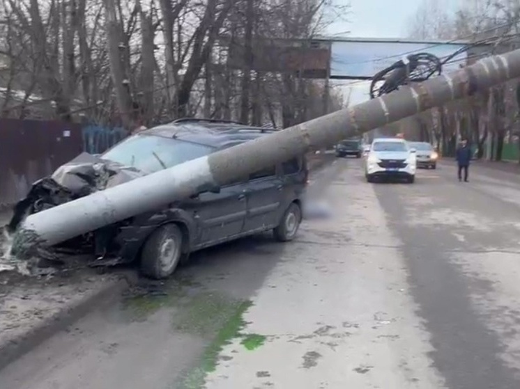 В Калуге пенсионер погиб, въехав в опору ЛЭП