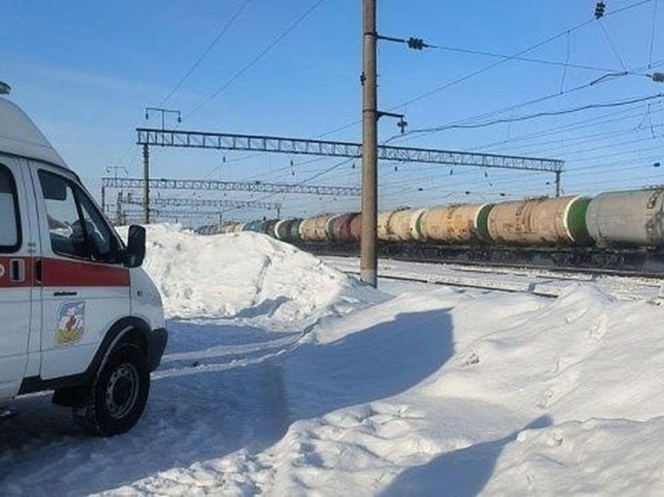 В Улан-Удэ под поезд попали два человека, один погиб