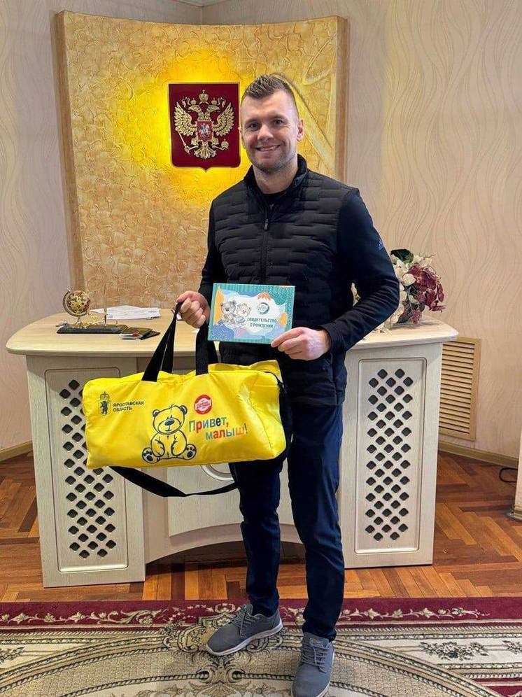 Канадскому легионеру ярославского «Локомотива» выдали в роддоме набор «Привет, малыш!»