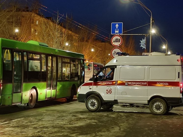 В Барнауле маршрутка №144 на перекрестке влетела в легковушку, пострадал пассажир