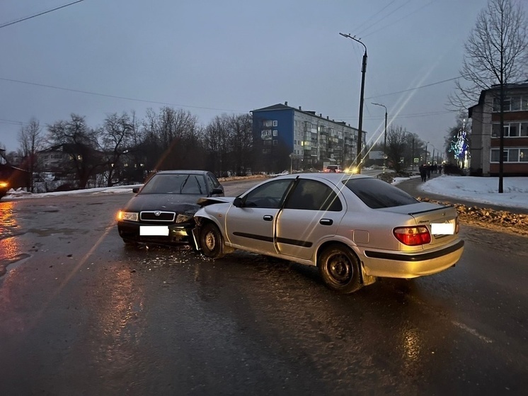 Две иномарки не смогли разъехаться в Харовске