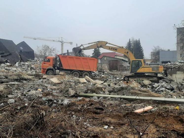 В Малоярославце снесли опасные дома на улице Парижской коммуны