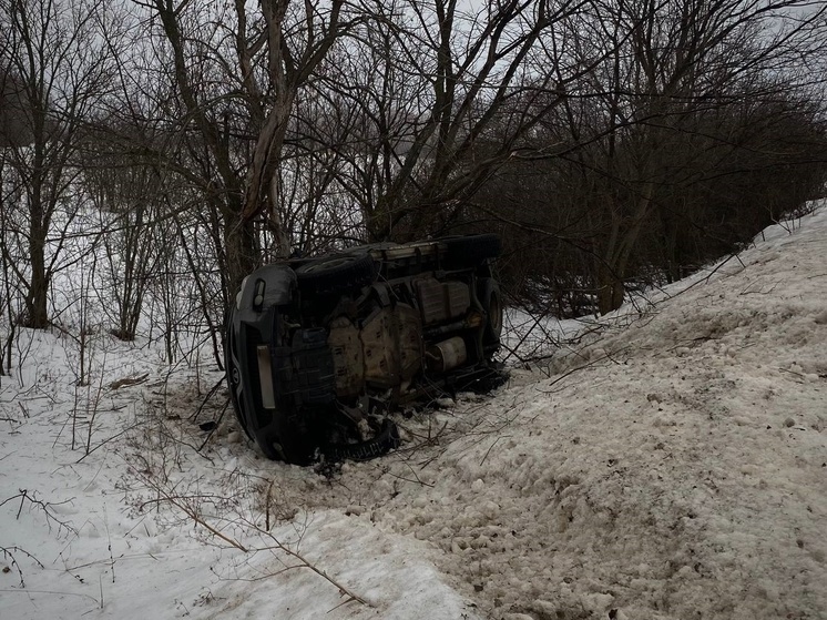 Водитель китайского авто опрокинулся в Самарской области утром 31 января