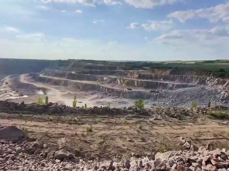 Порядка тысячи километров дорог в ДНР построено из гранита из Каранского карьера