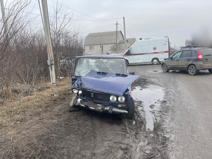 В Воронежской области из-за ДТП на нерегулируемом перекрестке пострадал пассажир