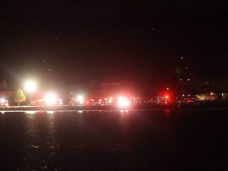 Shot: появились новые кадры столкновения самолета и вертолета в Вашингтоне