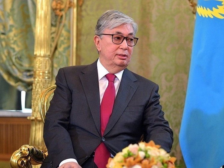 Политолог объяснил принимаемые в Казахстане меры "тотальной экономии"