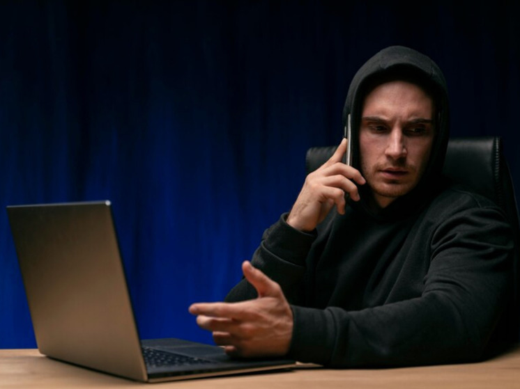 Известный ученый Симонов пострадал от телефонных аферистов: похитили крупную сумму