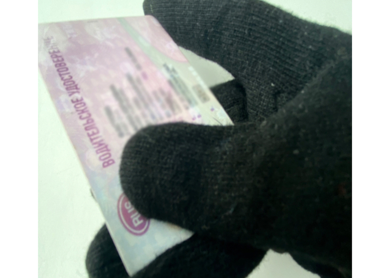 В Руднянском районе Госавтоинспекторы изъяли у автомобилиста поддельное водительское удостоверение