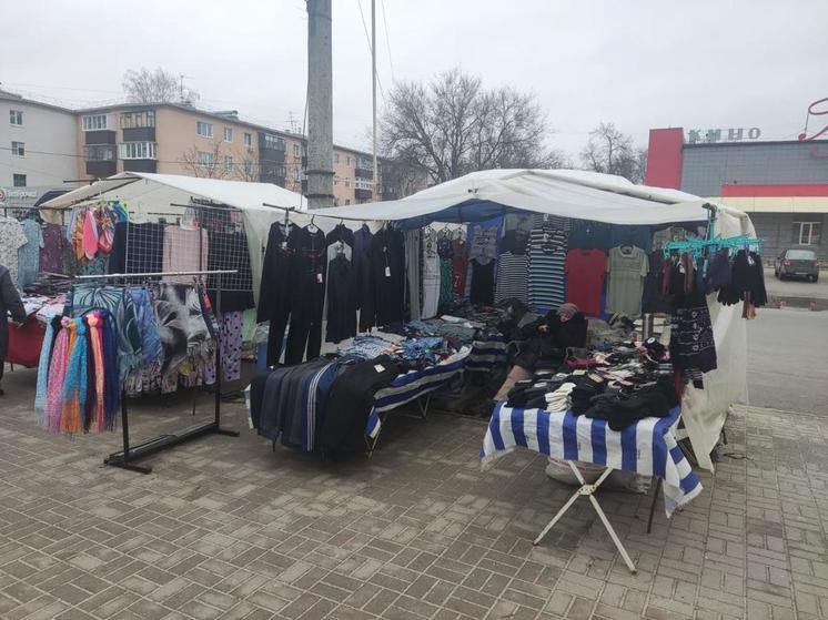 В Курске во время рейда накрыли незаконную ярмарку у кинотеатра «Родина»