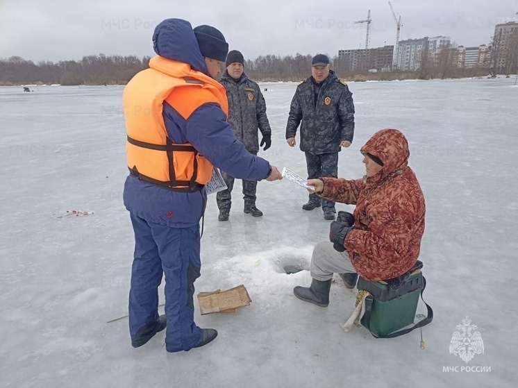 СОтрудники МЧС напомнили пензенцам об опасности тонкого льда