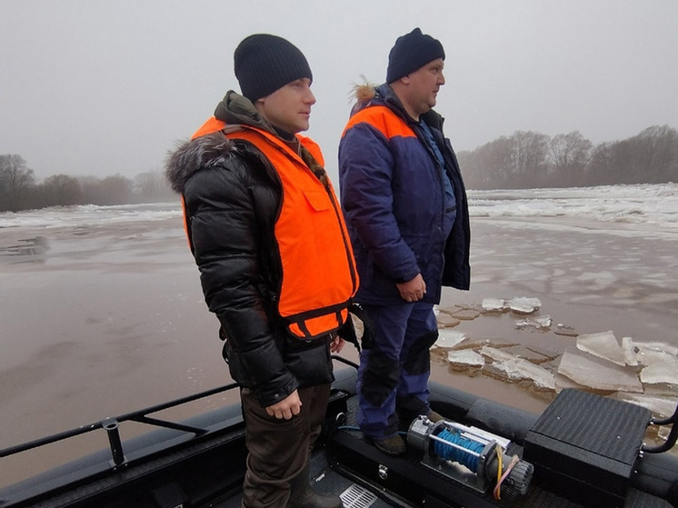 Глава Новгородского района принял участие в рейде по водоемам