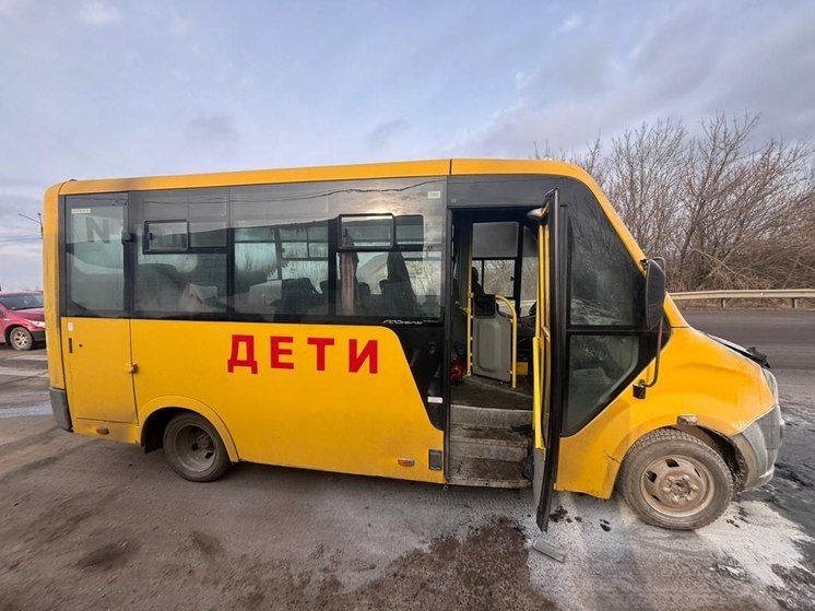 В Лискинском районе автобус с детьми задымился на трассе