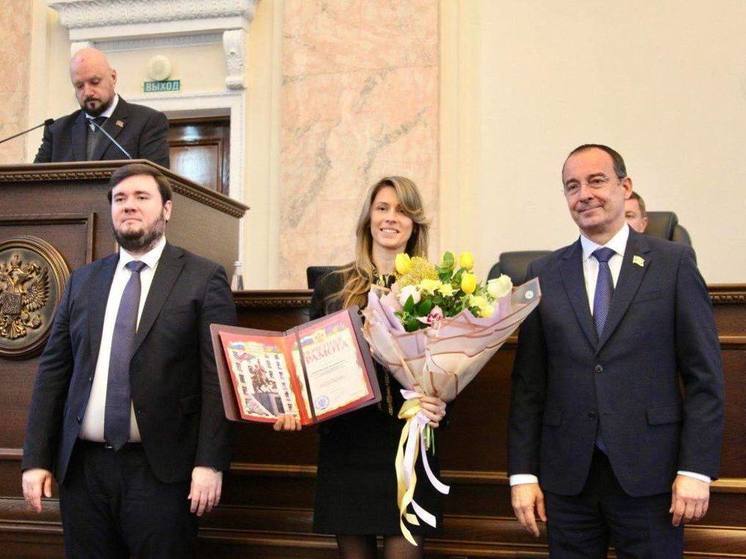 Депутат ЗСК Анна Невзорова получила грамоту от губернатора Кубани и благодарность от Краснодарского кризисного центра