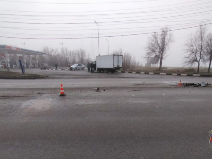 После тройного ДТП в Волжском в больницу доставили водителя «Лады»