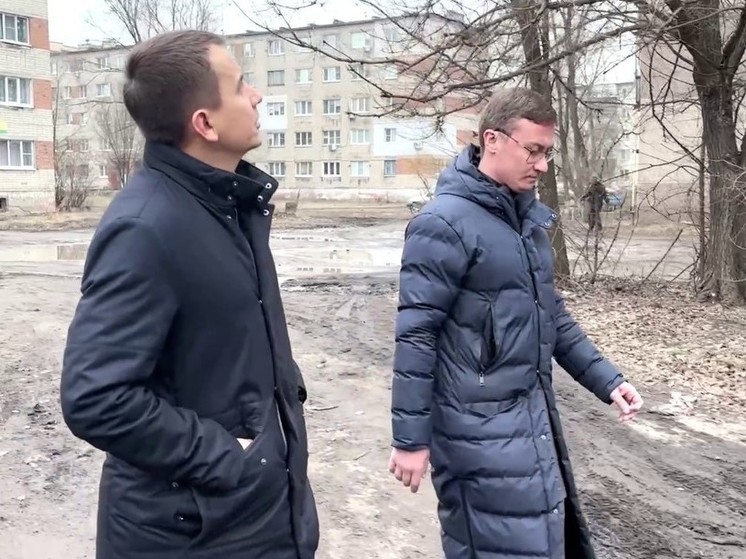 Мэр Курска поручил заасфальтировать проезды между МКД на улице Менделеева
