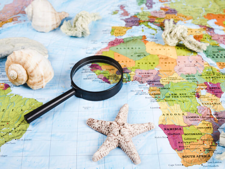 Исследователи говорят о двух суперконтинентах под Африкой и Тихим океаном