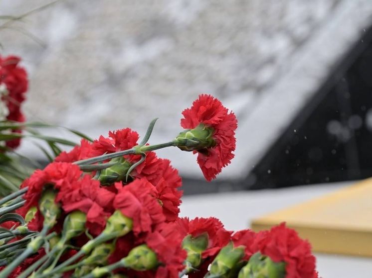 Барнаул почтил память героев в 82-ю годовщину окончания Сталинградской битвы