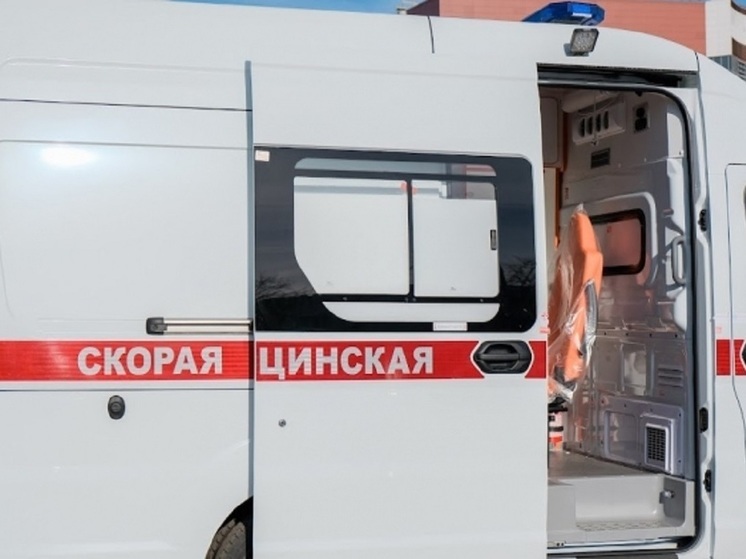 Водитель сплющенной «Оки» попал в больницу после ДТП в Волжском
