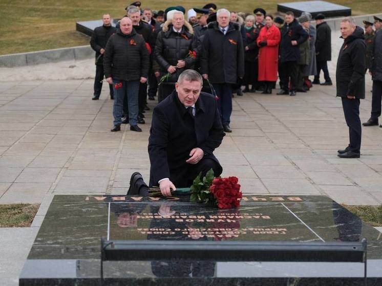 Андрей Бочаров почтил память защитников Отечества на главной высоте России