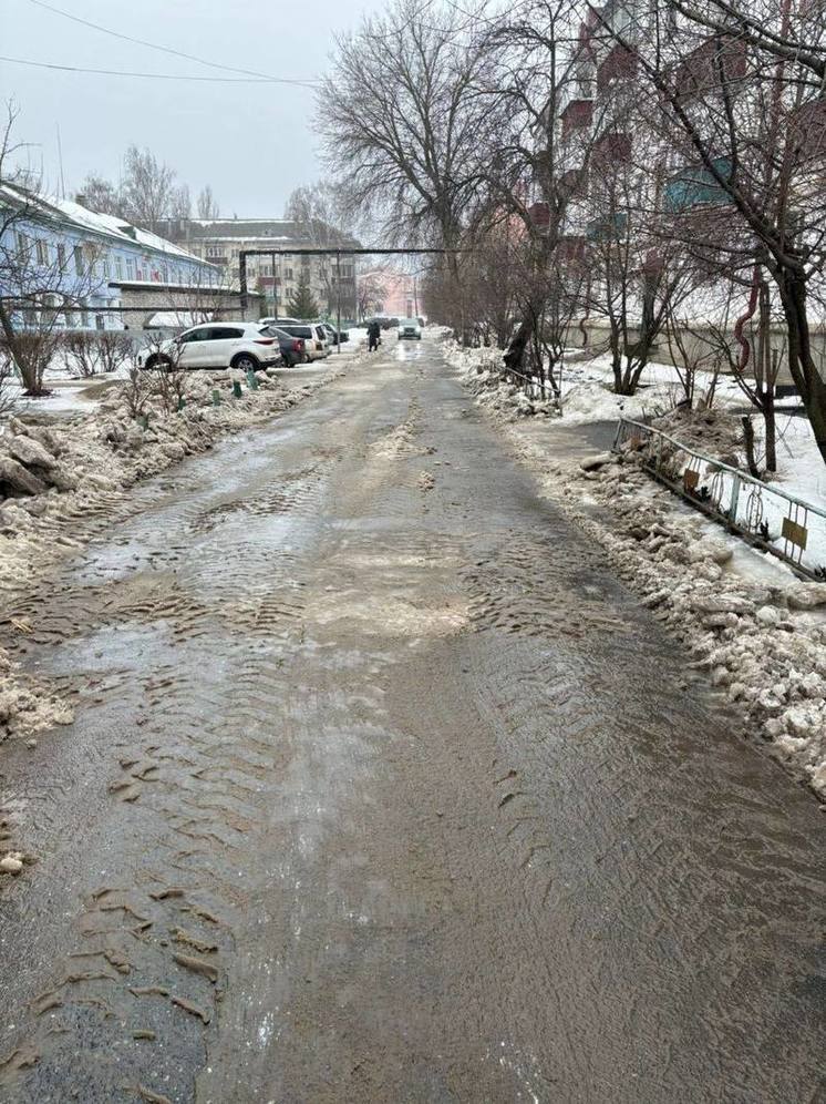 Прокуратура ускорила очистку от снега и льда дворов в Канаше