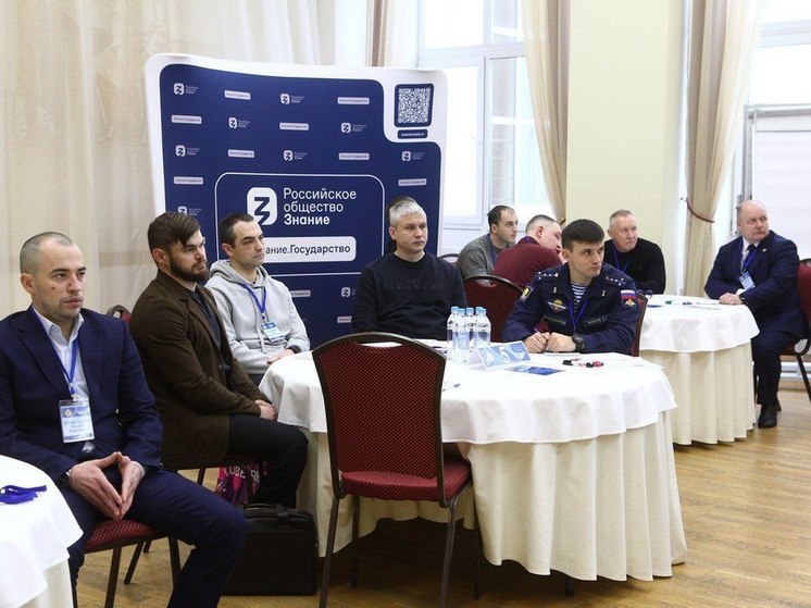 Мэр Рязани Артёмов встретился с участниками второго этапа проекта «Герои 62»