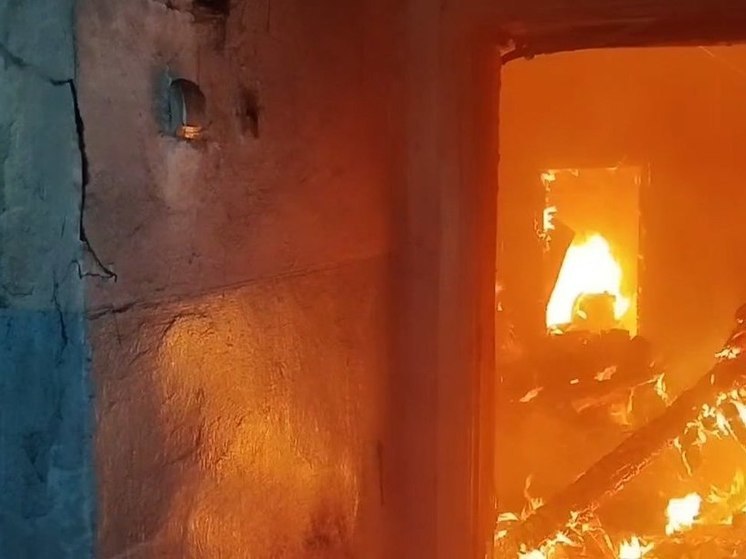 В Антраците горел дом барачного типа