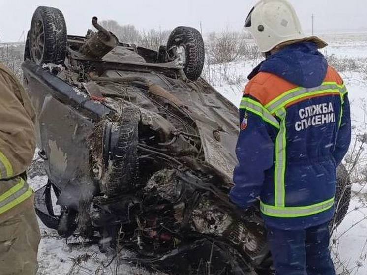 Под Пугачевом после столкновения с грузовиком перевернулась "Калина"