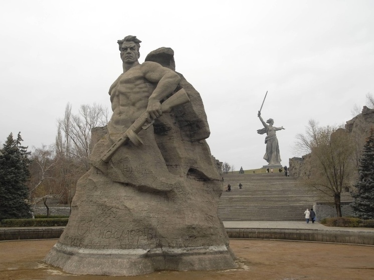 Массированная атака дронов: над Россией сбито 70 БПЛА, удары по нефтебазам и ТЭК