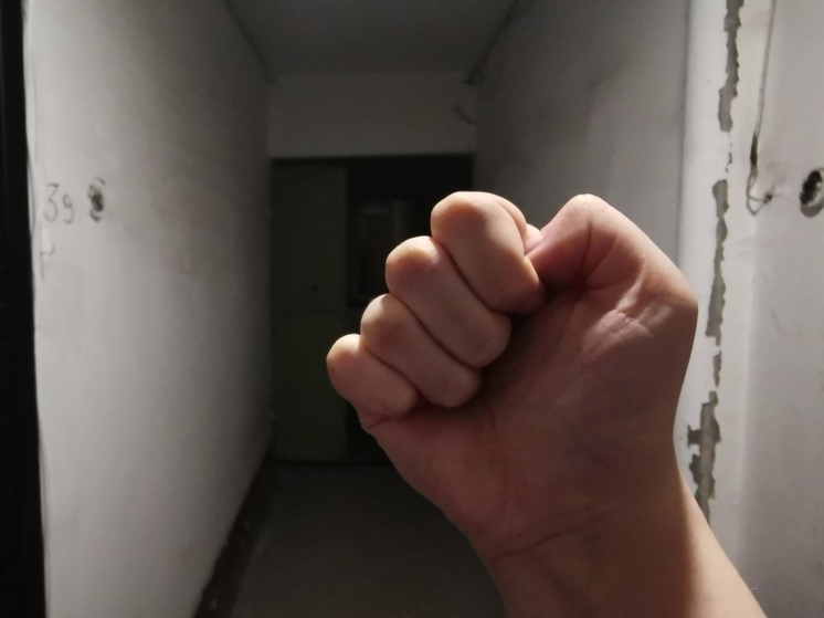 Подросток жестко издевался над инвалидом во Владивостоке: полиция проводит проверку