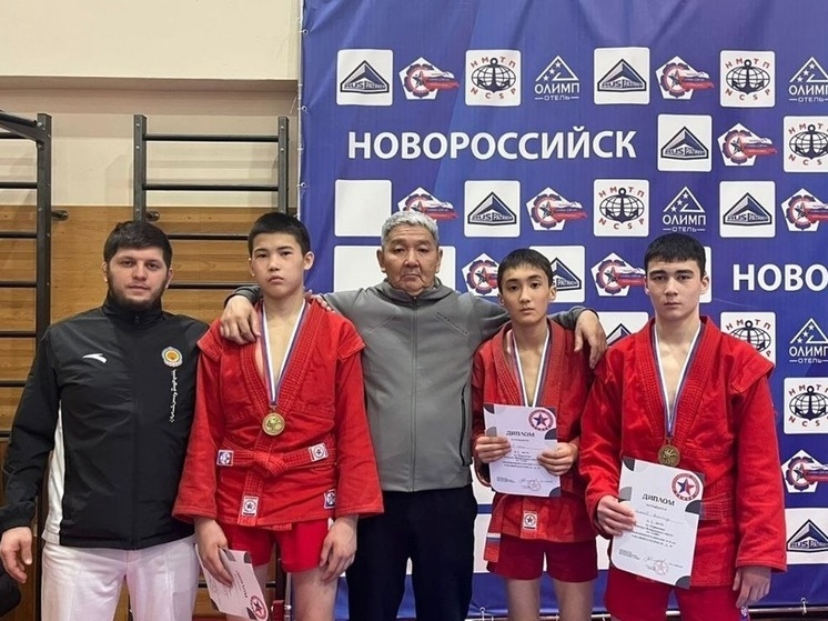 Самбисты из Калмыкии завоевали награды на окружном турнире