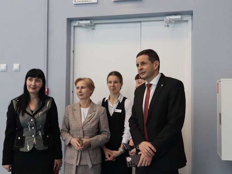 Алексей Лемин посетил новую школу Хакасии в первый учебный день