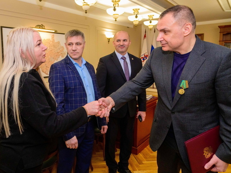 Главу Марий Эл наградили медалью «За содействие СВО»