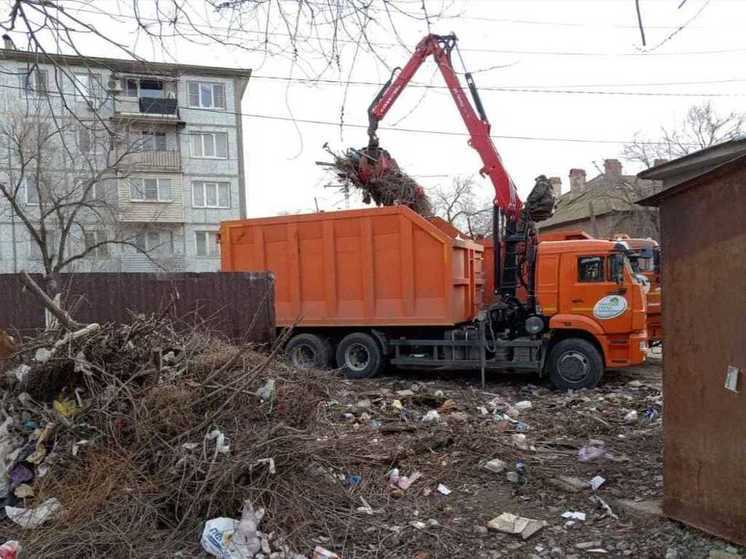 За январь с улиц Астрахани вывезли свыше двух тысяч тонн мусора