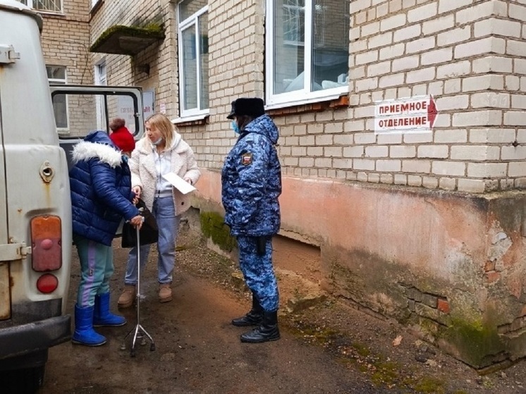 В Ярославле больную туберкулезом проводили на принудительное лечение