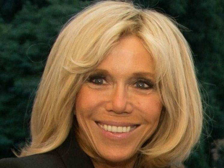 Называющая жену Макрона мужчиной журналистка Наташа Рей попросила политубежища в России