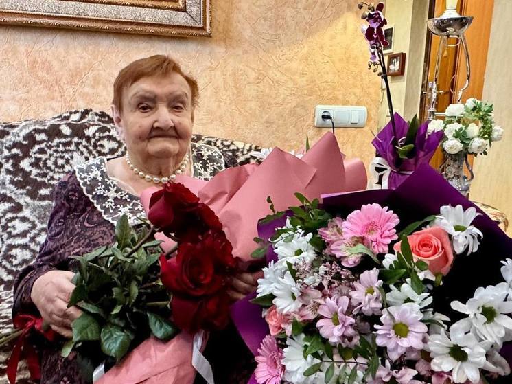 В Людинове со 100-летием поздравили труженицу тыла