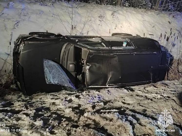 В Тверской области МЧС выехали на ДТП, в котором два авто оказались в кювете